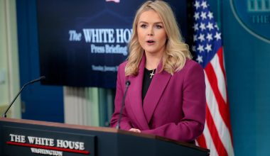 Σφοδρή επίθεση Λευκού Οίκου κατά Β.Ζελένσκι: «Ο πόλεμος είναι άδικος για όλους – Όχι μόνο για το Κίεβο»