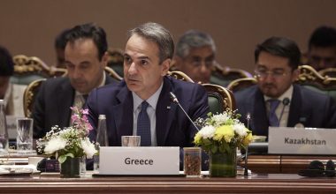 Ο Κ.Μητσοτάκης απειλεί με οριζόντιες απαγορεύσεις στα μέσα κοινωνικής δικτύωσης  –  «Θα τις ανακοινώσουμε σύντομα»