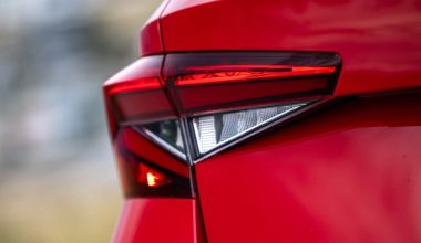 Σουπερμίνι που καίει 5 lt κι έχει πορτμπαγκάζ 380 lt κάτω από €18.000