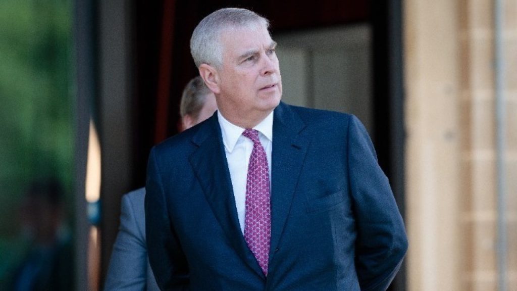 Πρίγκιπας Άντριου: «Το πρώτο ανώτερο μέλος της βασιλικής οικογένειας που συλλαμβάνεται στη σύγχρονη ιστορία»