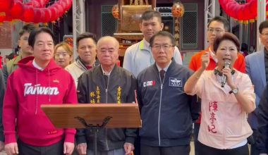 Απίστευτο περιστατικό στην Ταϊβάν: Ηλικιωμένος επικεφαλής ναού έκανε εμετό πάνω στον πρόεδρο Λάι Τσινγκ-τε (βίντεο)