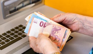 e-ΕΦΚΑ: Ξεκινά η καταβολή αναδρομικών έως 12.000 ευρώ σε 50.000 συνταξιούχους