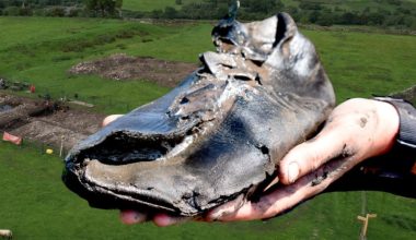 Βρετανία: Αρχαιολόγοι ανακάλυψαν παπούτσι νούμερο… 47 στο ρωμαϊκό φρούριο Magna (βίντεο)