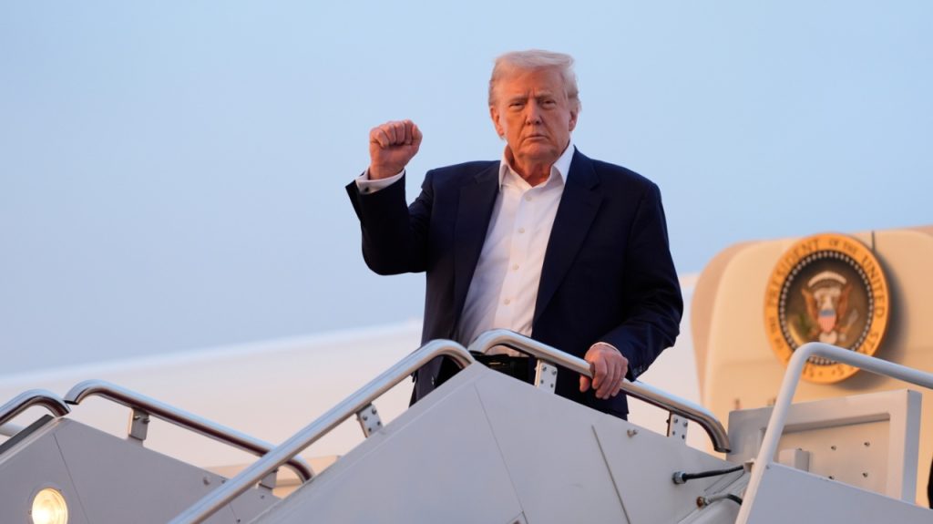 To Air Force One αλλάζει χρώμα: Η απόχρωση που επέλεξε ο Ν.Τραμπ