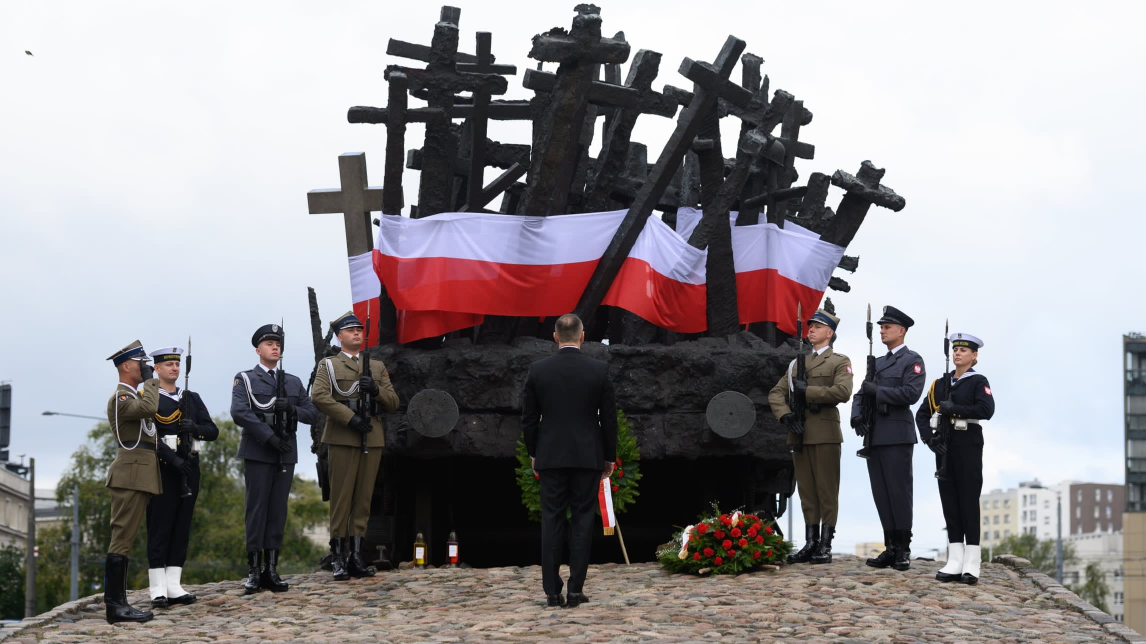 FT: «Η Πολωνία ετοιμάζει αγωγή κατά της Ρωσίας για αποζημιώσεις»