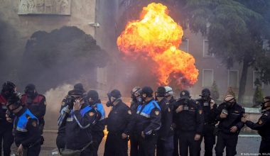 Αλβανία: Σοβαρά επεισόδια στα Τίρανα σε αντικυβερνητική διαδήλωση