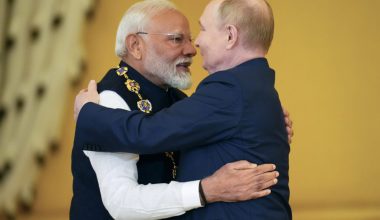 Πρεσβευτής της Ινδίας στην Ρωσία: «Δεν πρόκειται να σταματήσουμε τις εισαγωγές ρωσικού πετρελαίου»