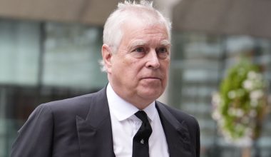 «Τώρα ιδρώνει»: Τι γράφει ο βρετανικός Τύπος για την σύλληψη του έκπτωτου πρίγκιπα Άντριου