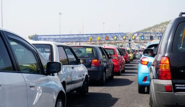 Εξασθενούν τα έντονα καιρικά φαινόμενα: Κορυφώνεται η έξοδος των εκδρομέων για το τριήμερο της Αποκριάς