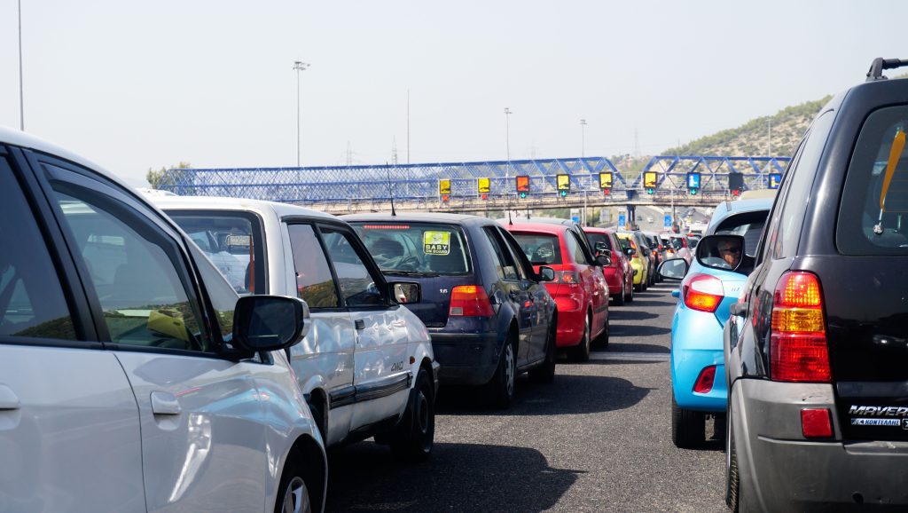 Εξασθενούν τα έντονα καιρικά φαινόμενα: Κορυφώνεται η έξοδος των εκδρομέων για το τριήμερο της Αποκριάς