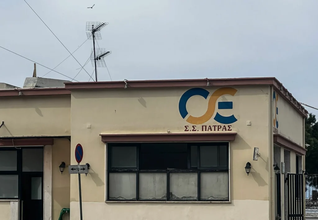 Πάτρα: Σύγκρουση του Προαστιακού με αυτοκίνητο – Δεν υπήρξε τραυματισμός