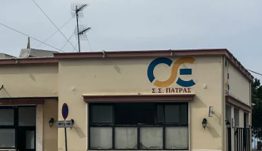 Πάτρα: Σύγκρουση του Προαστιακού με αυτοκίνητο – Δεν υπήρξε τραυματισμός