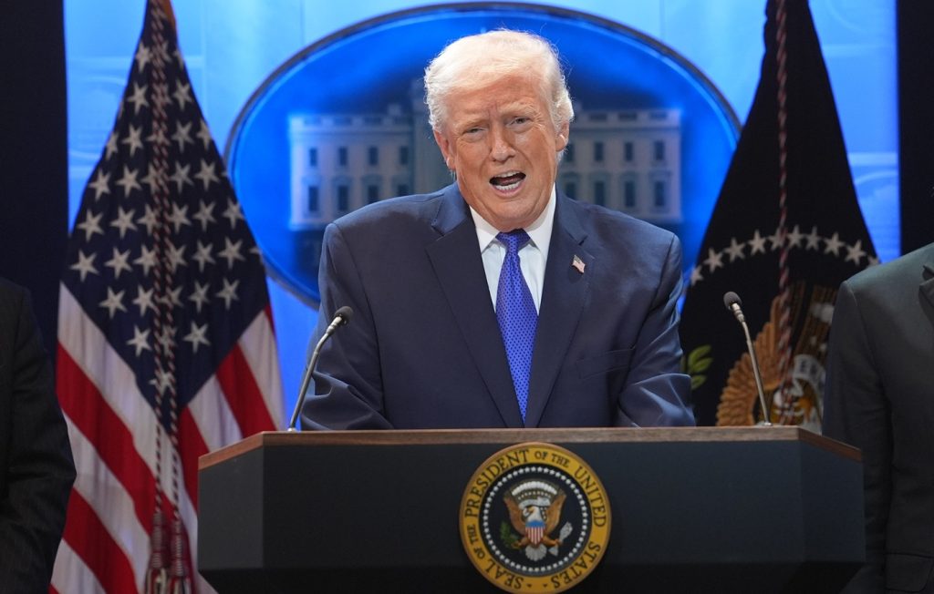 Ν.Τραμπ κατά του Ανωτάτου Δικαστηρίου για την ακύρωση των δασμών: «Αυτά τα γαμ….α δικαστήρια»