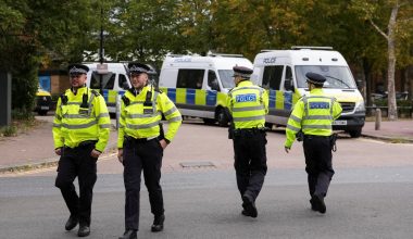 Βρετανία: Επίθεση με μαχαίρι σε τζαμί – Νεκρός 18χρονος