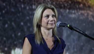 Μ.Καρυστιανού για εκταφές σορών θυμάτων των Τεμπών: «Κανείς δεν θα ακουμπήσει τον τάφο των παιδιών»