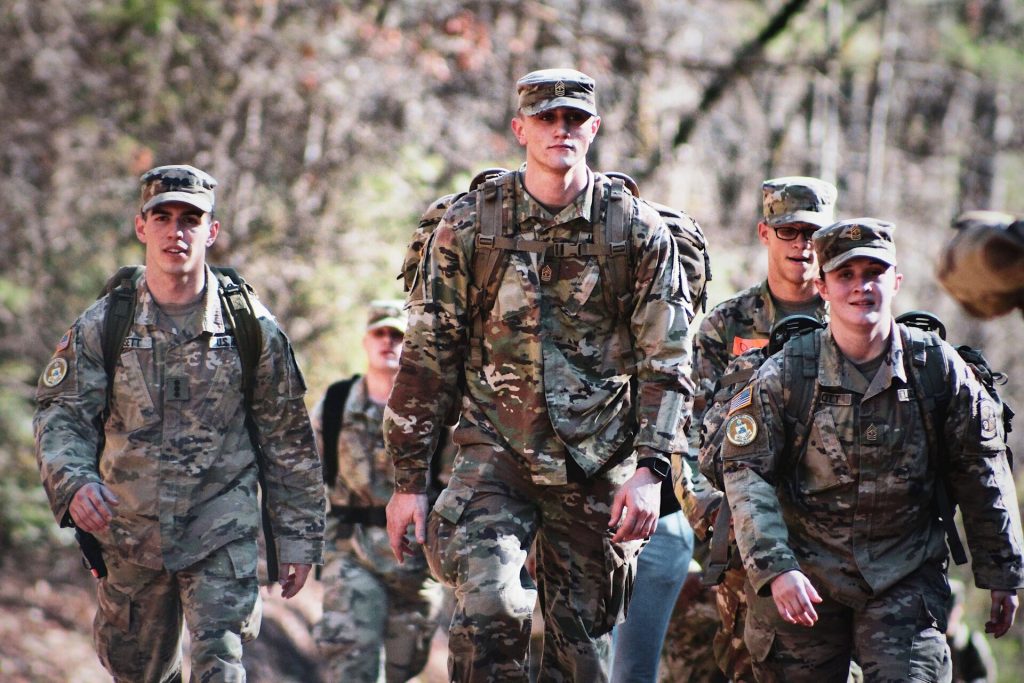 NYT: Οι ΗΠΑ απομακρύνουν εκατοντάδες στρατιώτες από το Κατάρ και το Μπαχρέιν