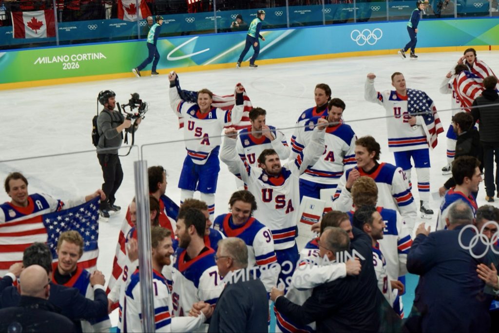 Άγριο δούλεμα από τον Λευκό Οίκο στους Καναδούς μετά τη μεγάλη νίκη των ΗΠΑ επί του Καναδά στο χόκεϊ επί πάγου