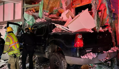 Βίντεο: Η στιγμή που αγροτικό όχημα εκτοξεύεται 30 μέτρα στον αέρα πριν πέσει πάνω σε σπίτι στο Όρεγκον