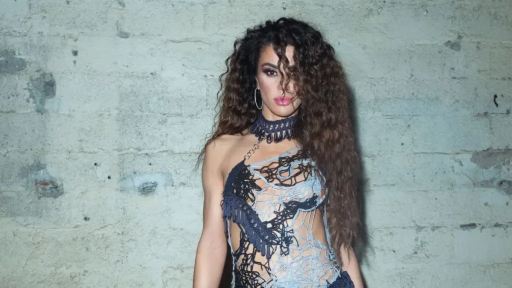 Η Ε.Παπαδοπούλου βασίλισσα στο καρναβάλι της Ξάνθης: «Μαγνήτισε» τα βλέμματα με την εντυπωσιακή εμφάνισή της