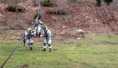 Ολοκληρώθηκε η χειμερινή εκπαίδευση της Σχολής Μονίμων Υπαξιωματικών στο χιονισμένο Περτούλι Τρικάλων (φώτο)