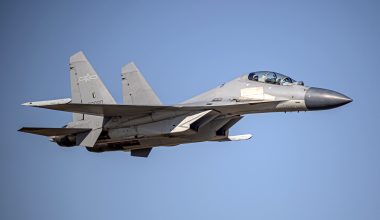 Πρωτοφανής «αερομαχία» στην Κίτρινη Θάλασσα: Κινεζικά μαχητικά J-16 «εγκλώβισαν» αμερικανικά F-16