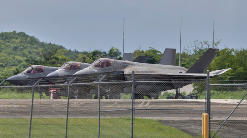 Βίντεο: Δεκάδες αμερικανικά μαχητικά και μεταφορικά αεροσκάφη παραταγμένα στο αεροδρόμιο των Χανίων