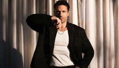 Κ.Αργυρός: Πόζαρε ημίγυμνος μέσα σε σάουνα δείχνοντας το καλογυμνασμένο σώμα του (φωτο)