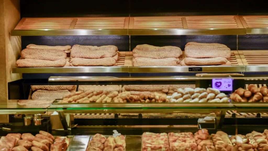 Καθαρά Δευτέρα: Δείτε πώς θα λειτουργήσουν σήμερα τα καταστήματα και τα σούπερ μάρκετ