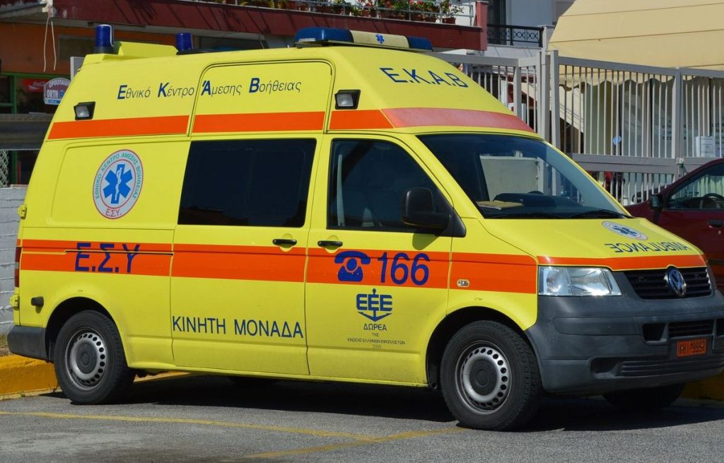 Xαλκίδα: Ανήλικος οδηγός χωρίς δίπλωμα παρέσυρε και τραυμάτισε 15χρονο