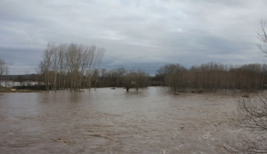 Ανεξέλεγκτη η κατάσταση στον Έβρο: Οι πλημμύρες προκάλεσαν νέα κατάρρευση αναχώματος στη Μάνδρα (βίντεο)