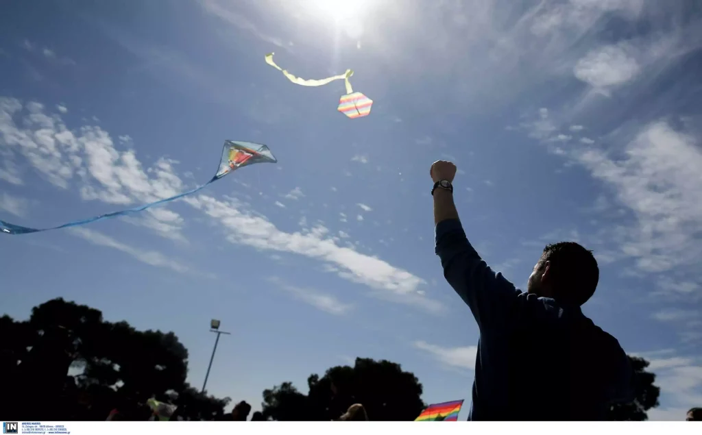 Τουρκοβούνια: 22χρονος έπεσε από ύψος έξι μέτρων, ενώ πετούσε χαρταετό – Μεταφέρθηκε στο ΚΑΤ