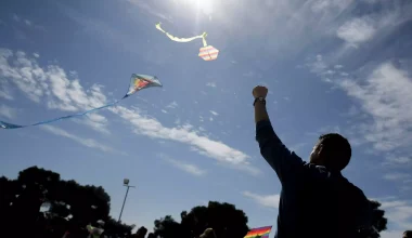 Τουρκοβούνια: 22χρονος έπεσε από ύψος έξι μέτρων, ενώ πετούσε χαρταετό – Μεταφέρθηκε στο ΚΑΤ