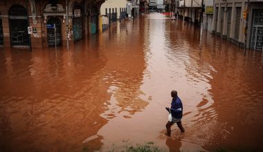 Σφοδρές πλημμύρες πλήττουν τη νοτιοανατολική Βραζιλία: Toυλάχιστον 22 νεκροί (βίντεο)