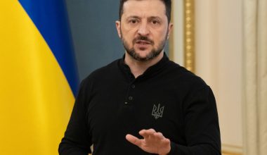 Β.Ζελένσκι σε Ν.Τραμπ: «Ο Β.Πούτιν παίζει μαζί σου όπως και με όλο τον κόσμο»