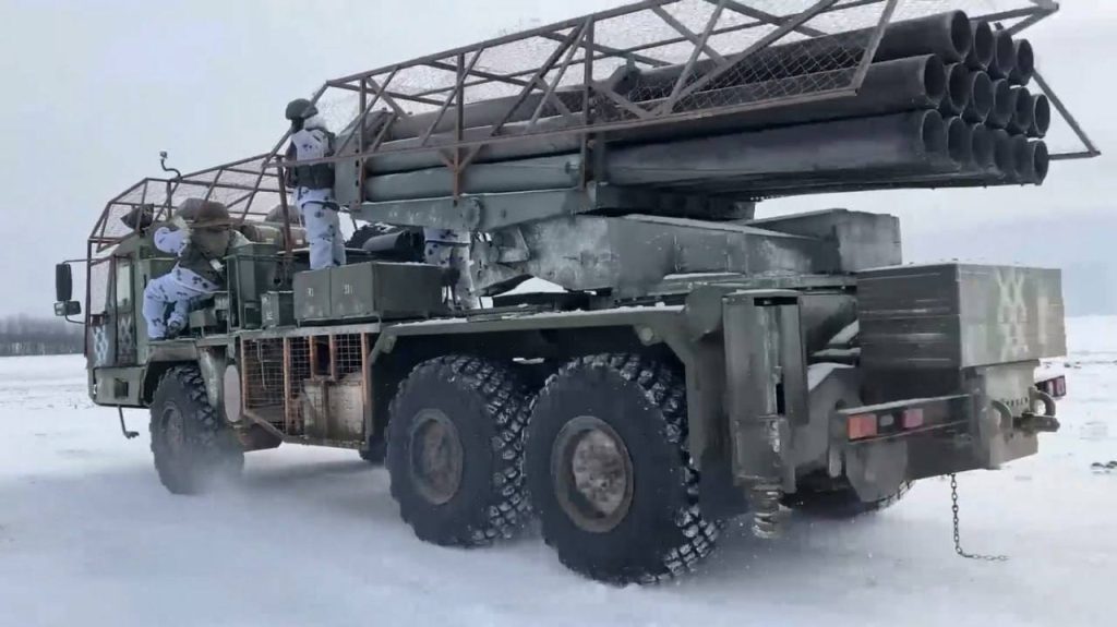 Η Μόσχα ανακοίνωσε κατάληψη νέων θέσεων στην 4η επέτειο του πολέμου – Σφυροκόπημα με ομοβροντίες ρουκετών