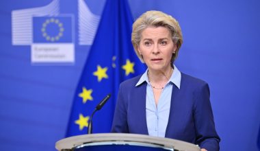 Σε κλονισμό η  Κομισιόν μετά το 15% στους δασμούς των ΗΠΑ: Προσπαθεί να αξιολογήσει την κατάσταση