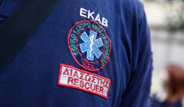 Ίλιον: Διασώστης του ΕΚΑΒ που κλήθηκε για περιστατικό σε κέντρο διασκέδασης ανέβηκε στην σκηνή κι τραγούδησε!