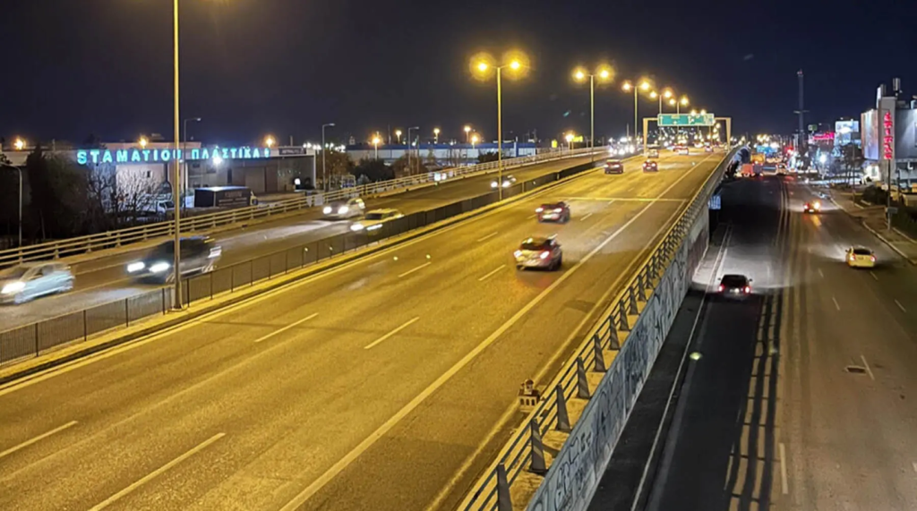 Τραγωδία στον Κηφισό: Ηλικιωμένος έπεσε στο κενό από γέφυρα και παρασύρθηκε από φορτηγό (upd)