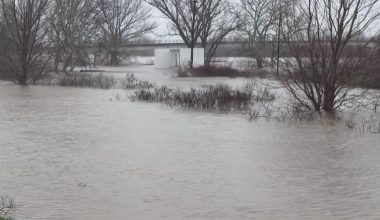 Έσπασαν τα αναχώματα στον Έβρο και πλημμύρισαν χιλιάδες καλλιεργήσιμα στρέμματα
