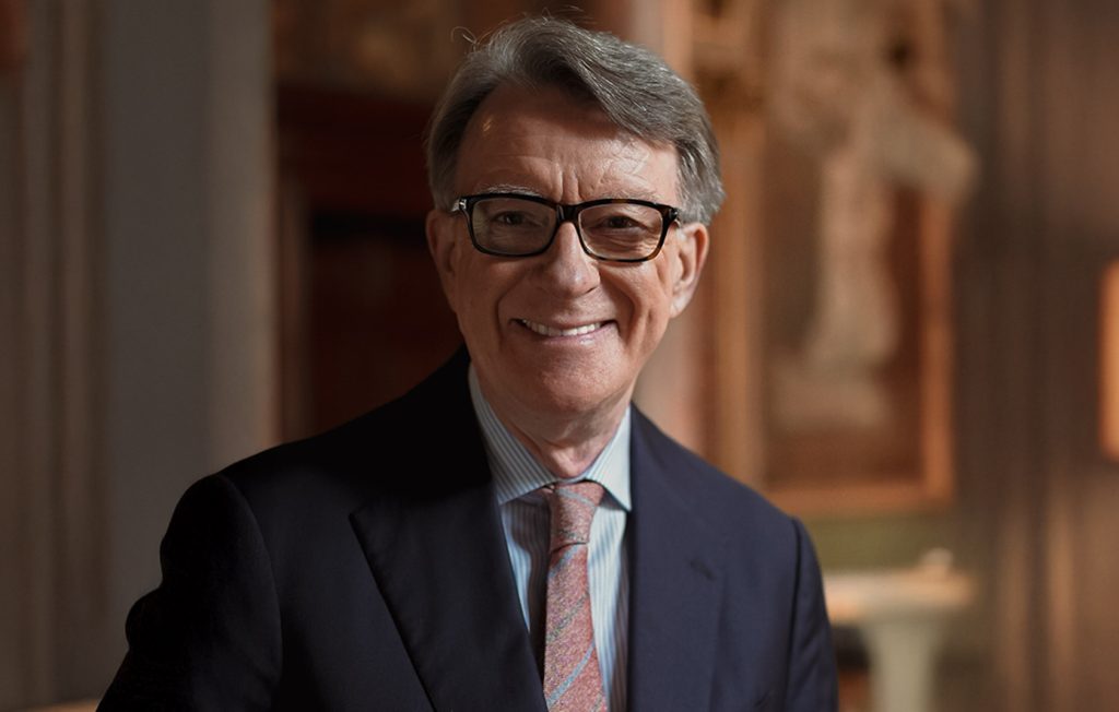 Ελεύθερος με εγγύηση αφέθηκε ο πρώην πρέσβης της Βρετανίας Πίτερ Μάντελσον – Είχε συλληφθεί για την υπόθεση Επστάιν