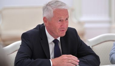 Θ.Γιάγκλαντ: Απόπειρα αυτοκτονίας έκανε ο πρώην πρωθυπουργός της Νορβηγίας! – Ερευνάται για το σκάνδαλο Τ.Επστάιν