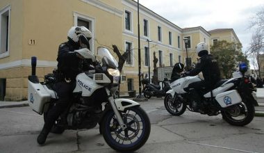 Τηλεφώνημα για βόμβα στην Ευελπίδων: Εκκενώνονται τα δικαστήρια