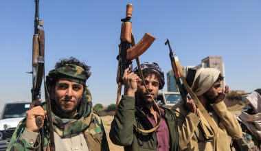 Βίντεο: Άνδρας στην Υεμένη πυροβολεί και σκοτώνει εν ψυχρώ φίλο του επειδή αστειεύτηκε μαζί του!