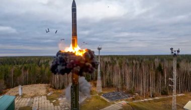 Η Ρωσία κατασκευάζει τον Oreshnik-2: «Σε 5′ λεπτά κτυπάμε την Πολωνία και την Ελλάδα με 8 κεφαλές»! (χάρτης)