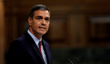 Πρωθυπουργός Ισπανίας εναντίον X,Meta και TikTok – Επιτρέπουν τη ροή παράνομου υλικού που δημιουργείται μέσω AI