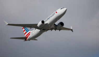 American Airlines: Αεροσκάφος 737 βρέθηκε με τρύπα από… σφαίρα στο δεξί φτερό μετά από ταξίδι στην Κολομβία!