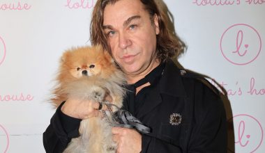 Τ.Σαμαράς για τη σκυλίτσα του που σκοτώθηκε στο J2US: «Κρατούσα το παγωμένο της κορμάκι στην αγκαλιά μου 20 λεπτά»