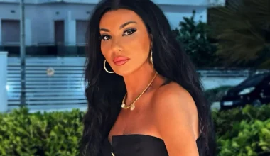 Πόπη Μαλλιωτάκη: Ποζάρει τόπλες και «κόβει την ανάσα» – Η ανάρτηση της τραγουδίστριας