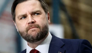 Τζ. Ντ. Βανς: «Ο Τραμπ προτιμά μια διπλωματική λύση με το Ιράν – Δεν μπορεί να αποκτήσουν πυρηνικά»