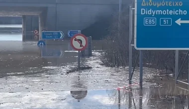 Έβρος: Τα νερά κάλυψαν μέχρι και τις πινακίδες στα Λάβαρα (βίντεο)